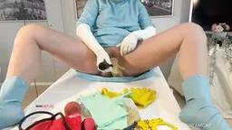 Die heiße latex Ärztin gibt dir eine geile Vorstellung mit Yellowdreamcap