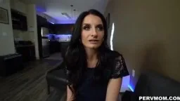 Geile Latina Milf Fotze macht sich an den Stiefsohn ran