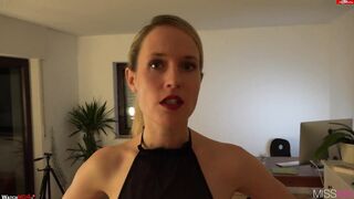 UNGLAUBLICH!!! ARSCHFICK-PISS von deiner CHEFIN! mit MISSMIA